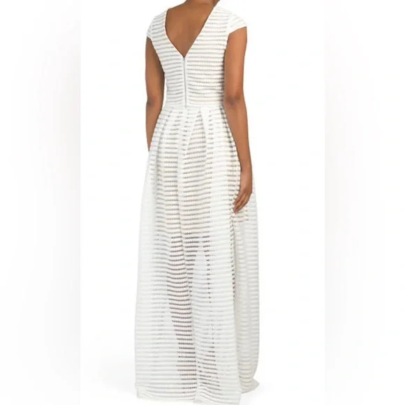 Issue New York Classy and Edgy White Long Skirt and Top Sz S - Picture 10 of 11